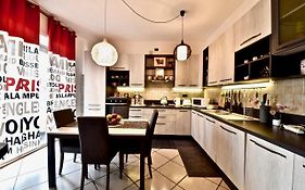 Modern- family apartment halfway between Milano and Como